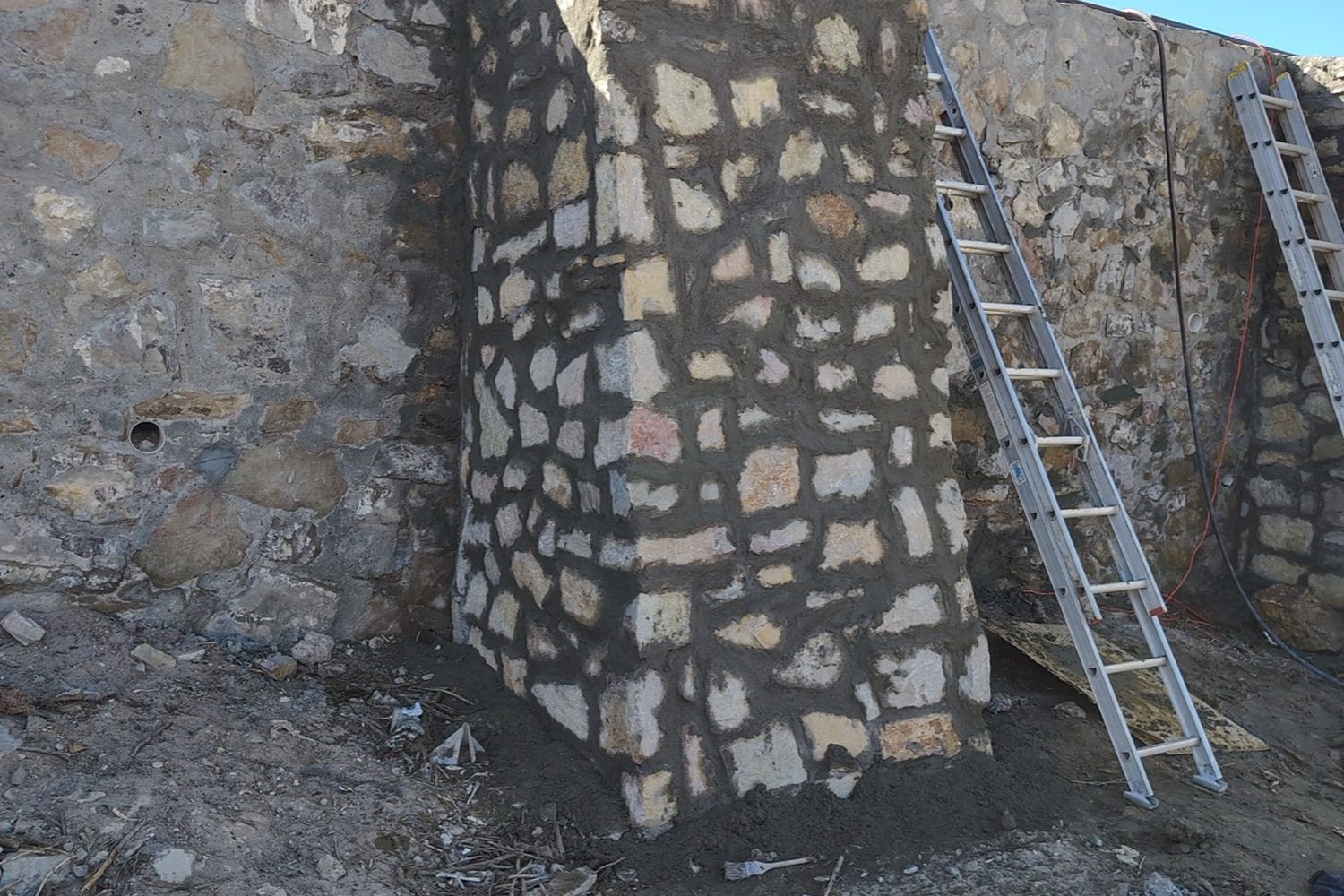 Rock wall return finished against a block wall